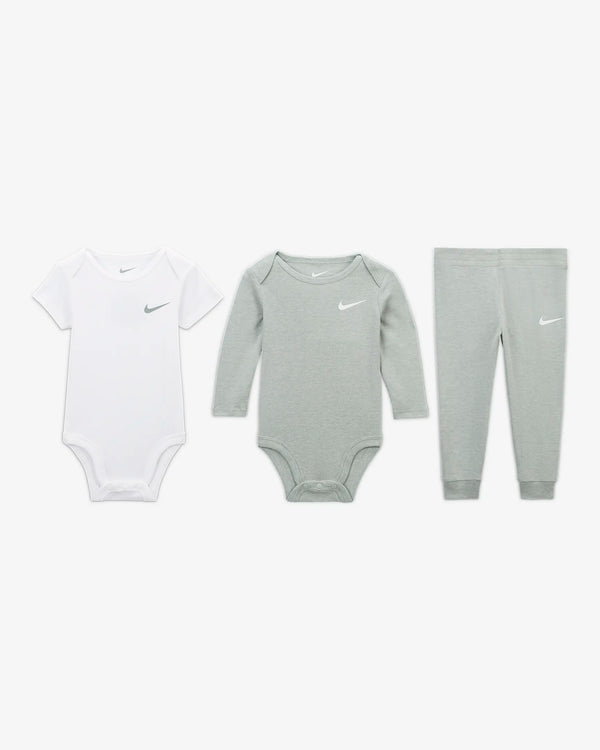 Conjunto Nike Gris Kids